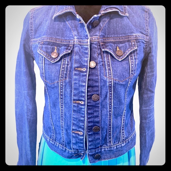 Banana Republic Jackets & Blazers - Banana Republic Cropped Fitted Denim Jacket